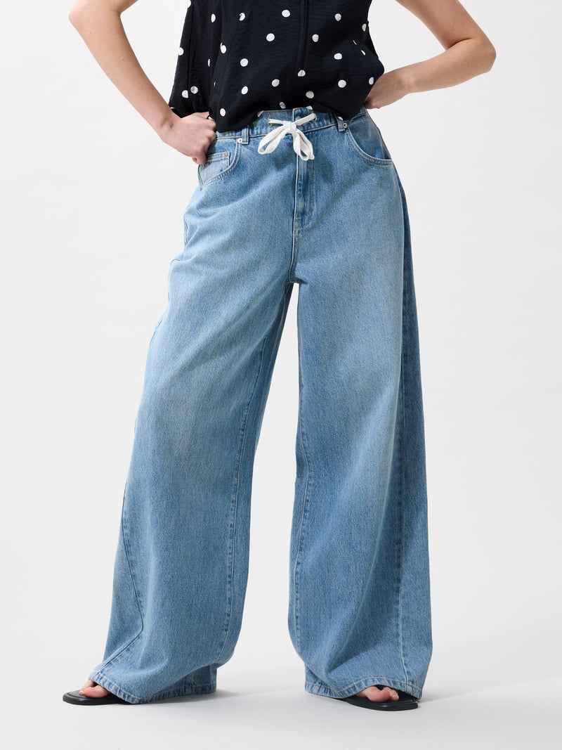 Wide leg jeans with waist detail