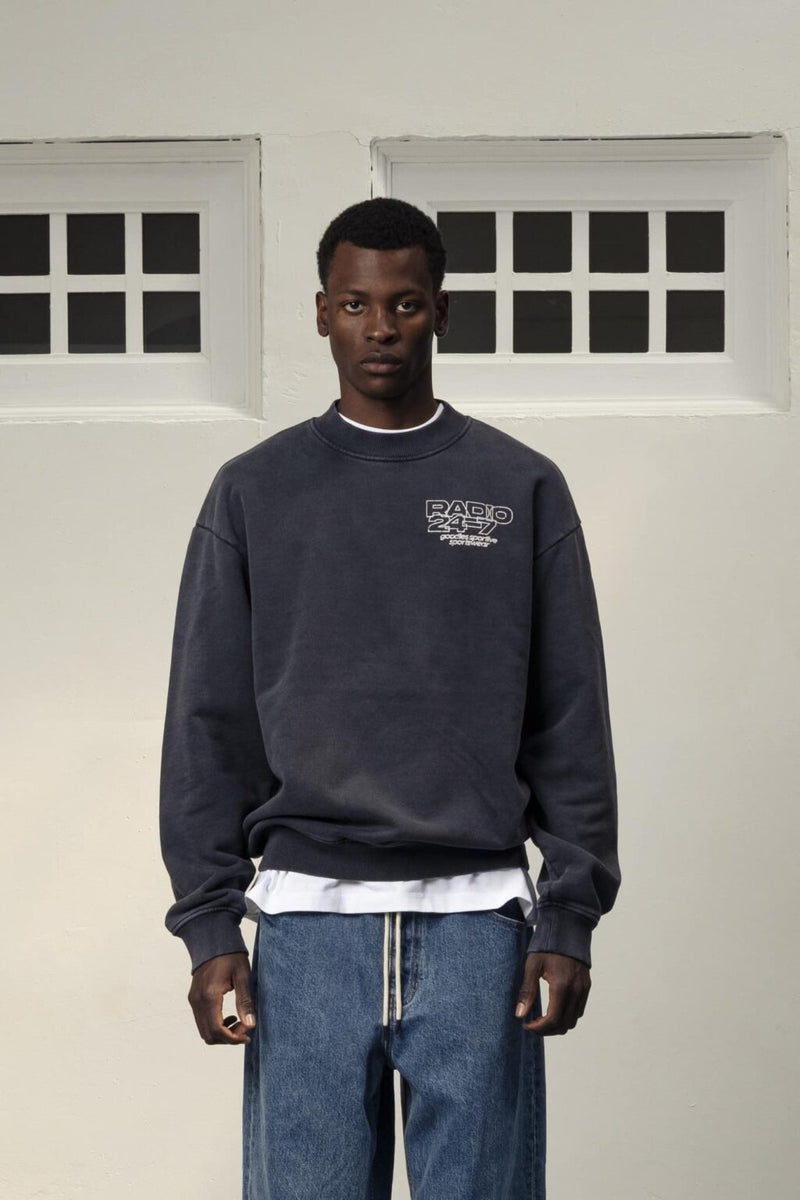 RADIO 24/7 CREWNECK - Grey fadeout