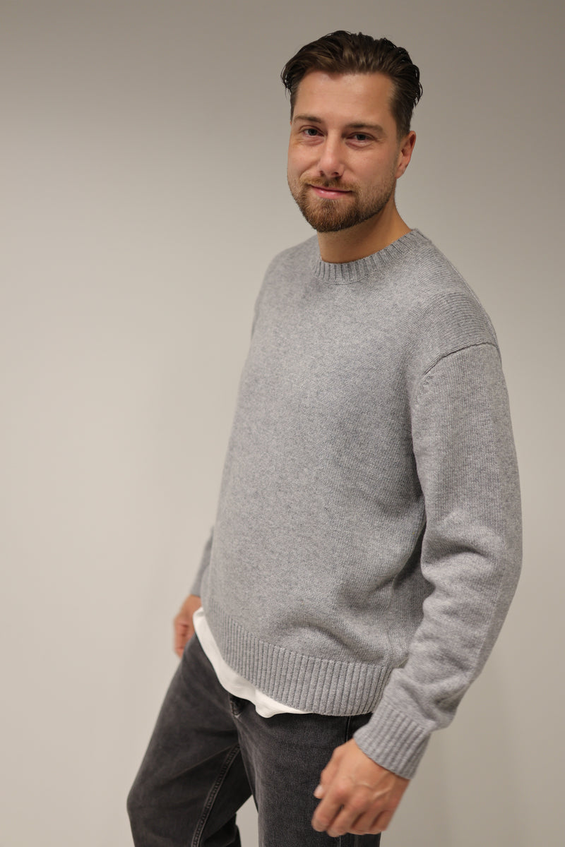 ESSENTIAL KNIT CREW