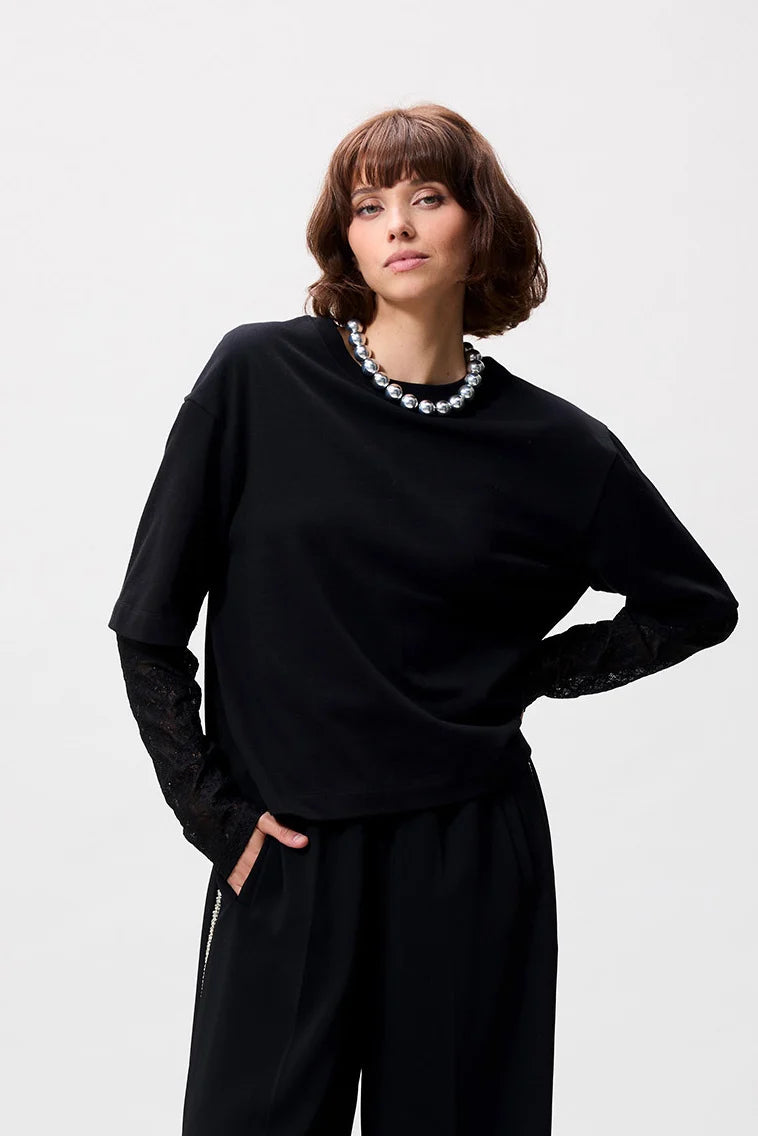 Loose fit Tshirt with lace sleeves - Black